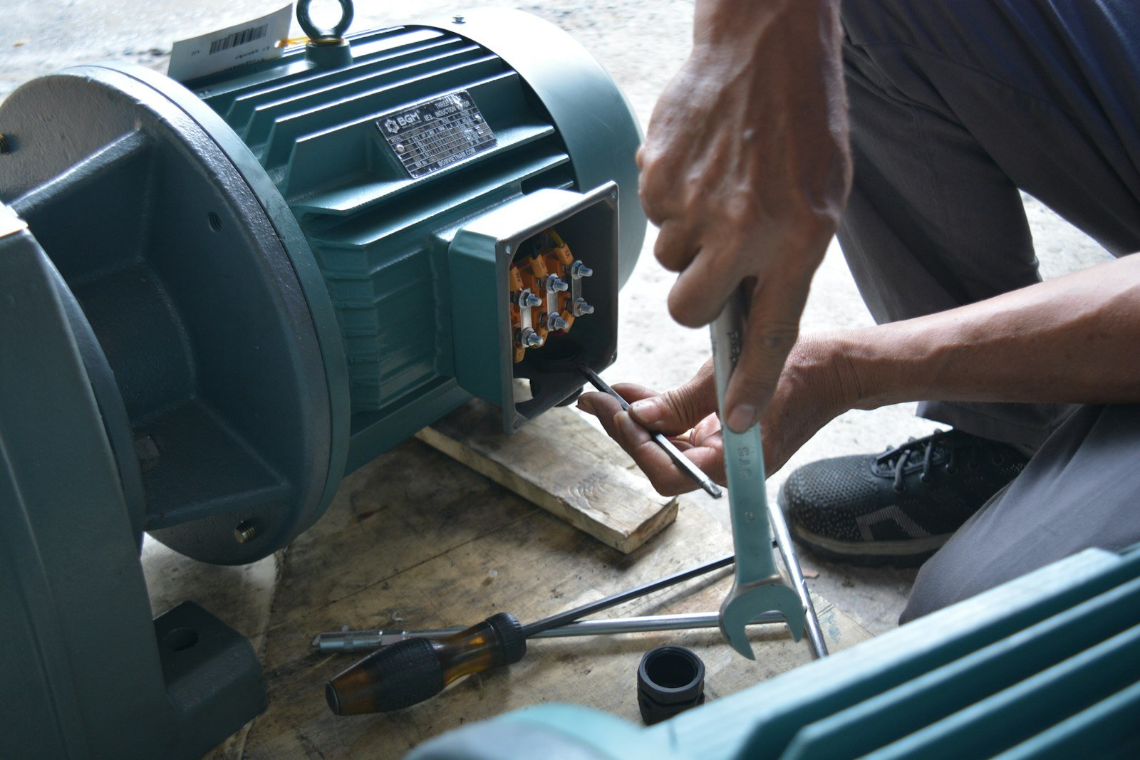 Automatic Door Repair & Maintenance installation and repair in the UAE