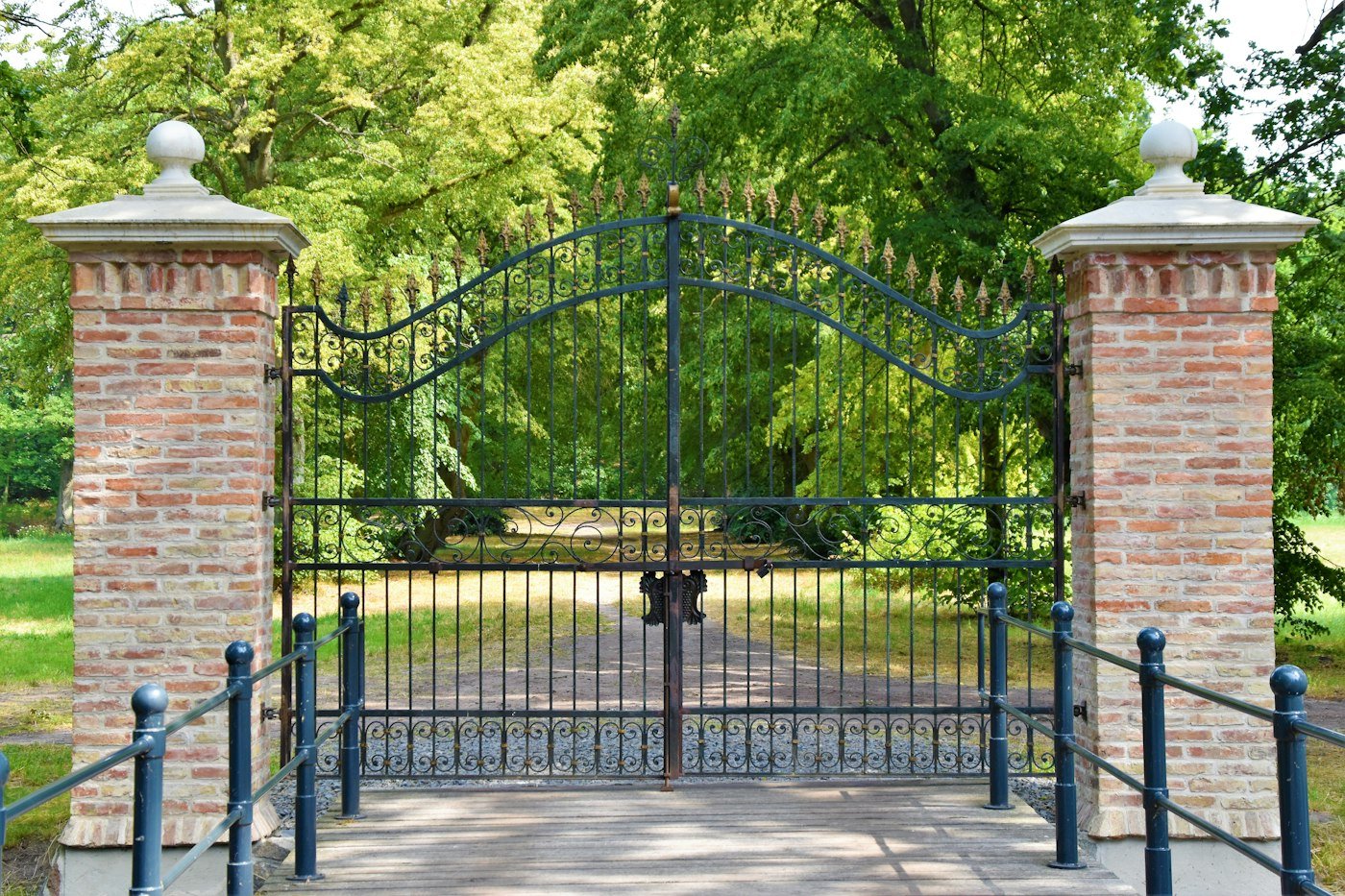 Automatic Swing Gate Motors installation and repair in the UAE