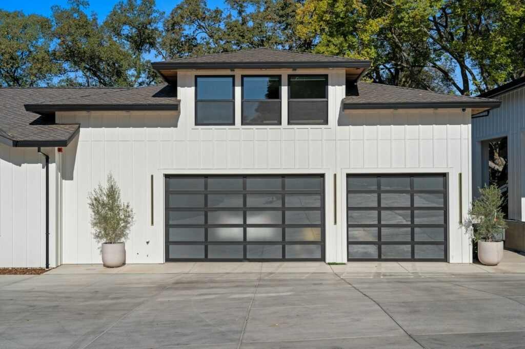 Contemporary villa with twin automatic garage doors