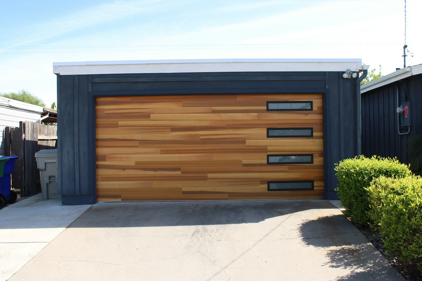 Automatic Garage Doors installation and repair in the UAE