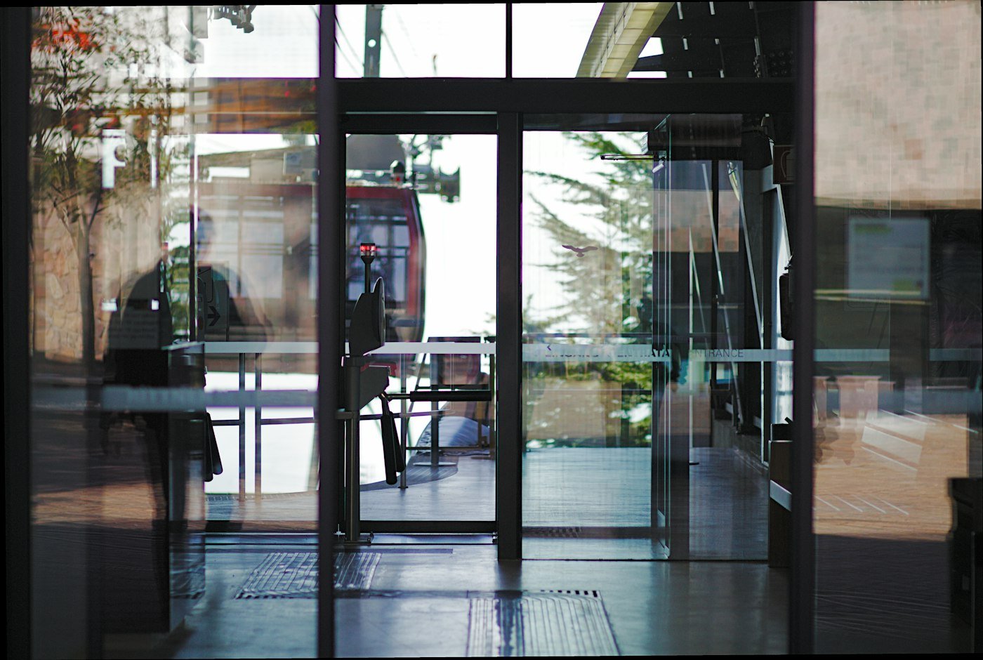 Automatic Glass Doors installation and repair in the UAE